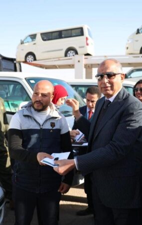 البنك الزراعي المصري يسلم 78 سيارة ميكروباص ضمن مبادرة إحلال السيارات بمحافظة المنيا
