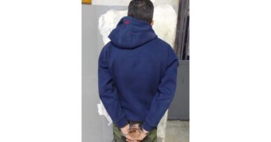 بعد تداول فيديو لشخص يسرق بطاريّة سيّارة في طريق الجديدة، مفرزة استقصاء بيروت توقف المشتبه به في المحلّة ذاتها.