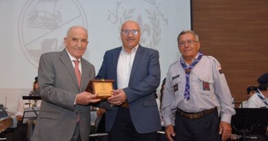 كشاف الجراح يُكرم النواب: د. أسامة سعد ود. عبد الرحمن البزري والسيدة بهية الحريري، ود. حازم بديع وفاعليات جنوبية والسيد نادر عزام