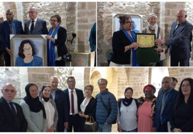 32 فنانًا من المغرب والعالم يُحيون المعرض الوطني الثالث لتيار “النزعة الخطوطية” من قلب باب برج مراكش بالصويرة