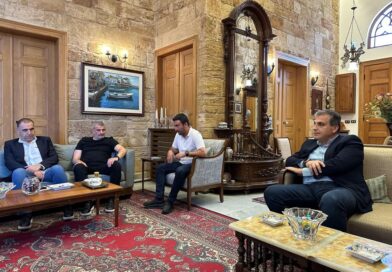 إستقبل رئيس التيار الوطني الحر النائب جبران باسيل رئيس بلدية قرطبا فادي مارتينوس في دارته في البترون.