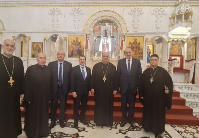 المطران إبراهيم عرض الأوضاع مع الوزير كمال شحادة