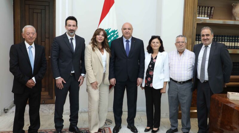 رئيس الجمهورية إستقبل وزير المالية الذي عرض عمل الوزارة  والقوانين ذات الصلة وملف التعيينات