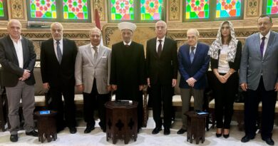 استقبل مفتي الجمهورية اللبنانية الشيخ عبد اللطيف دريان في دار الفتوى وفد نقابة الصحافة اللبنانية