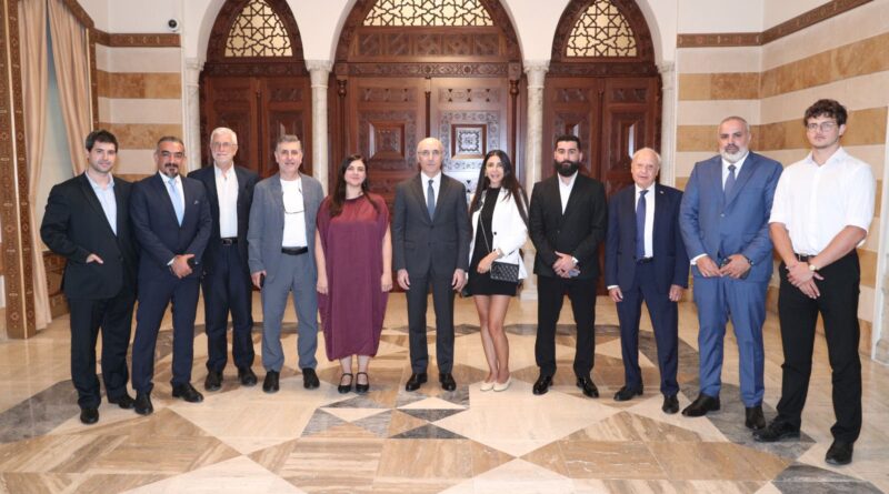 زار ممثلون عن 18 مجموعة اغترابية وزير الداخلية والبلديات، يوم الاثنين 28 تموز 2025، في إطار السعي لضمان حق اللبنانيين غير المقيمين بالاقتراع العادل والمتساوي.
