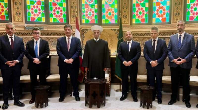 استقبل مفتي الجمهورية اللبنانية الشيخ عبد اللطيف دريان في دار الفتوى الشيخ بهاء رفيق الحريري